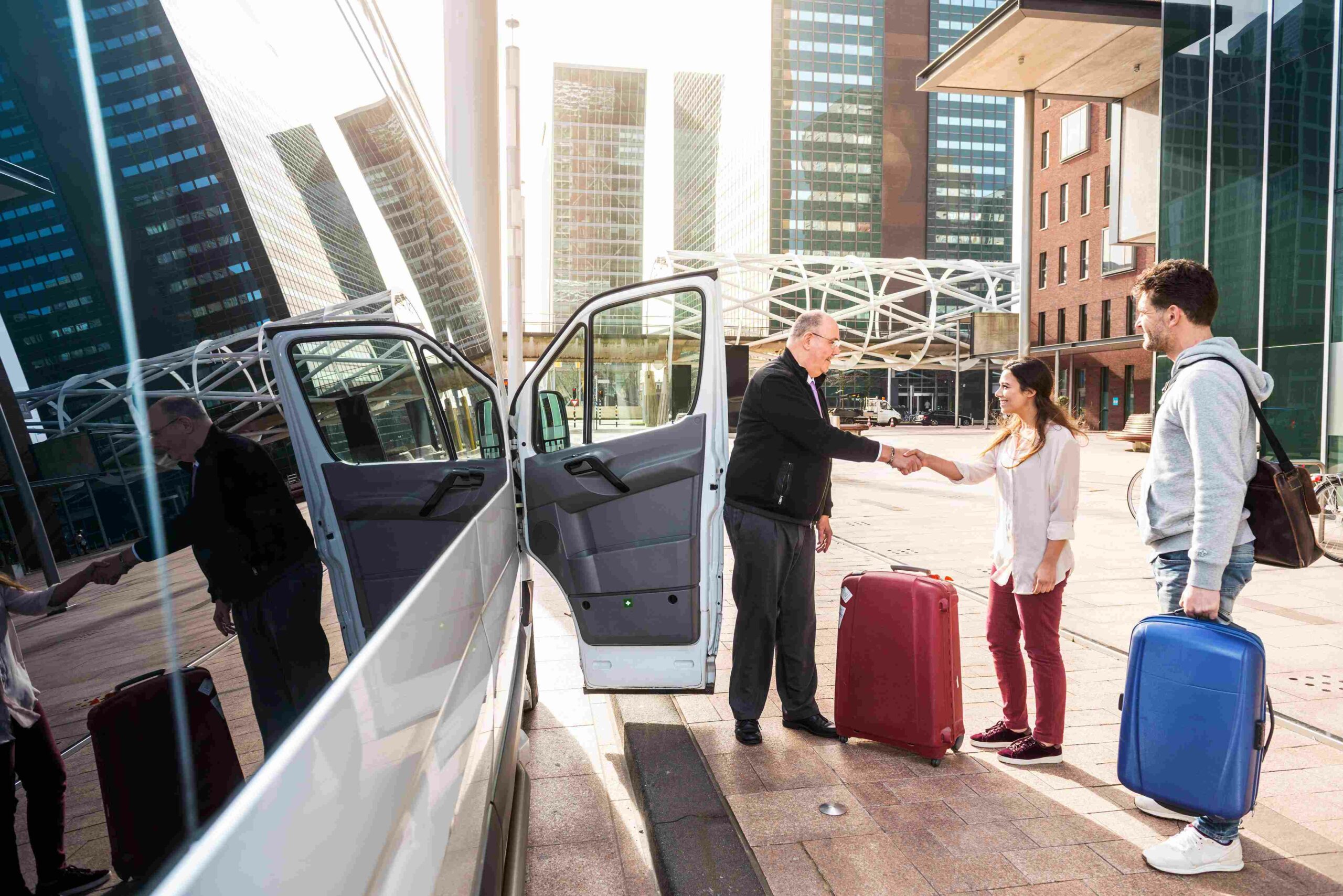 Cheap car rental Orlando airport shuttle service transporting travelers from MCO to rental pickup location