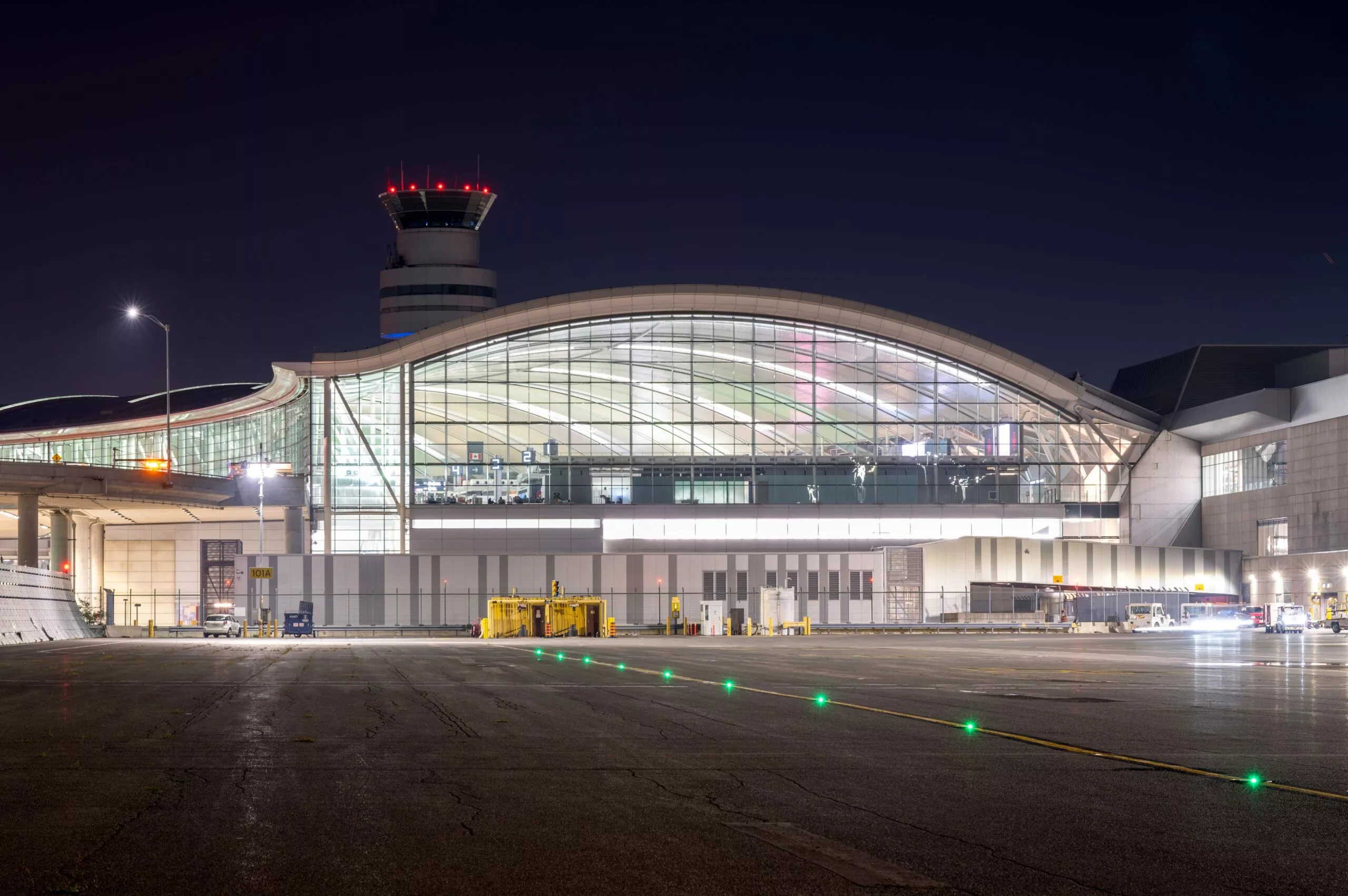 Toronto Pearson Airport (YYZ)
