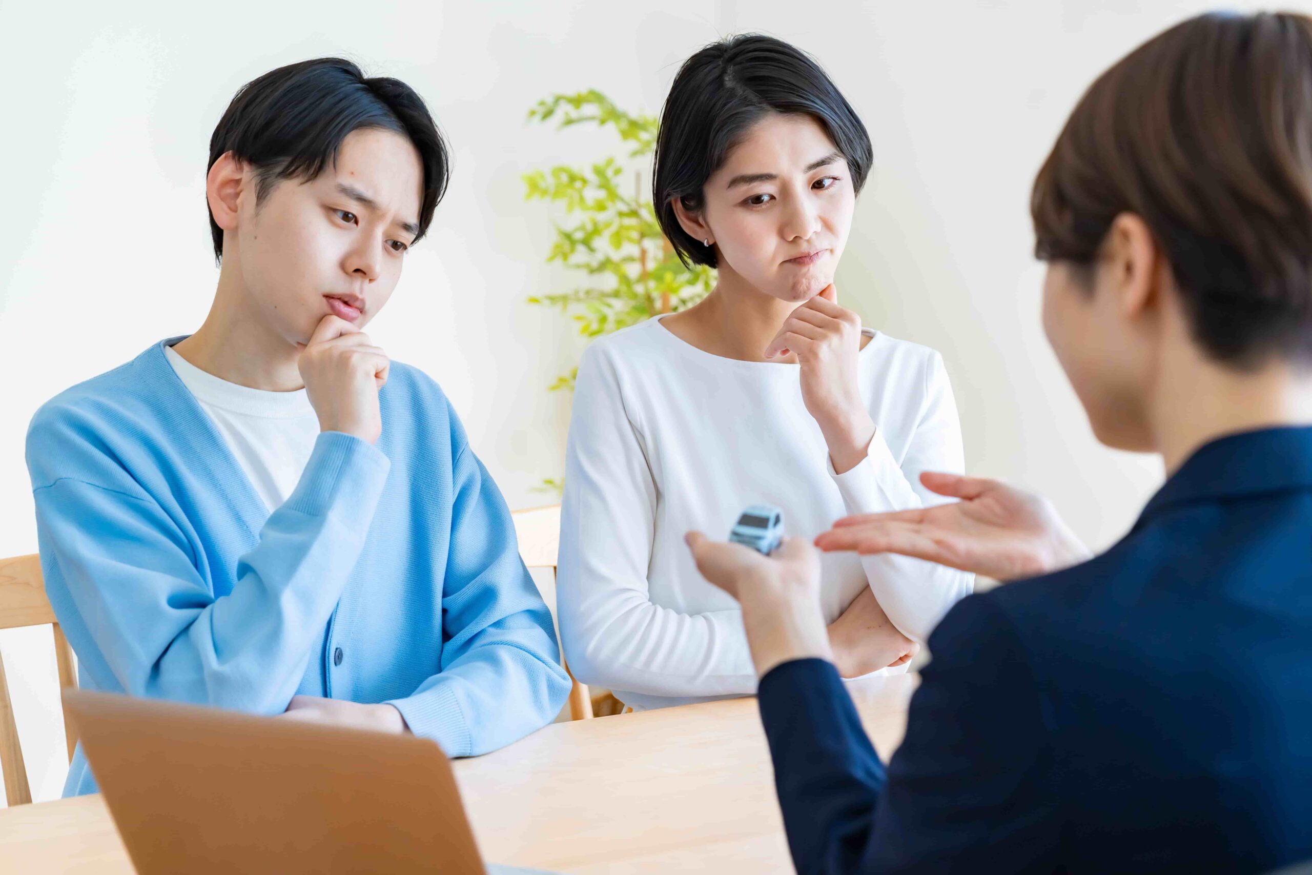 How to choose the right car rental company by comparing prices fleet quality and customer service