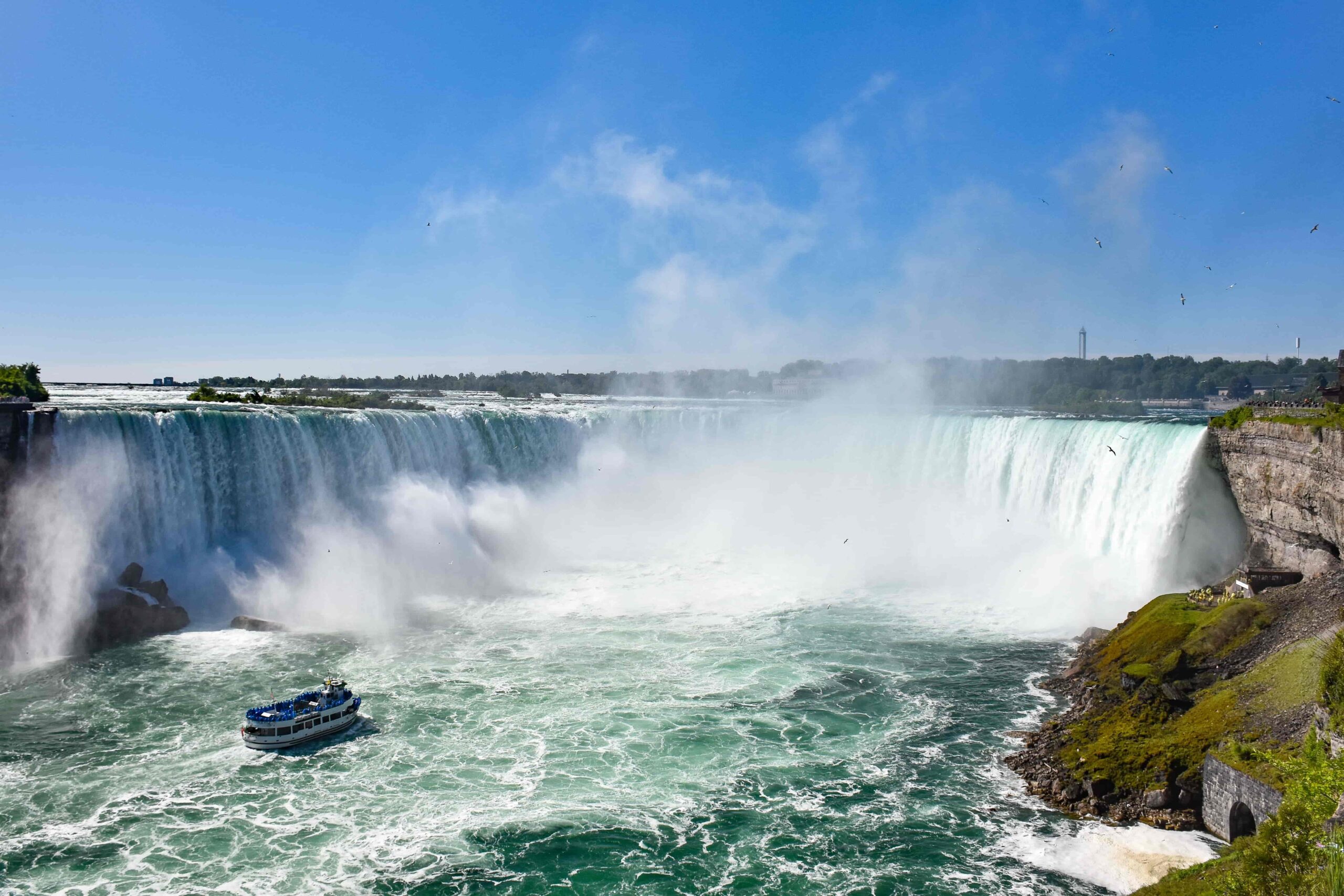 Road trips from Toronto to Niagara Falls with scenic views along the Niagara Parkway