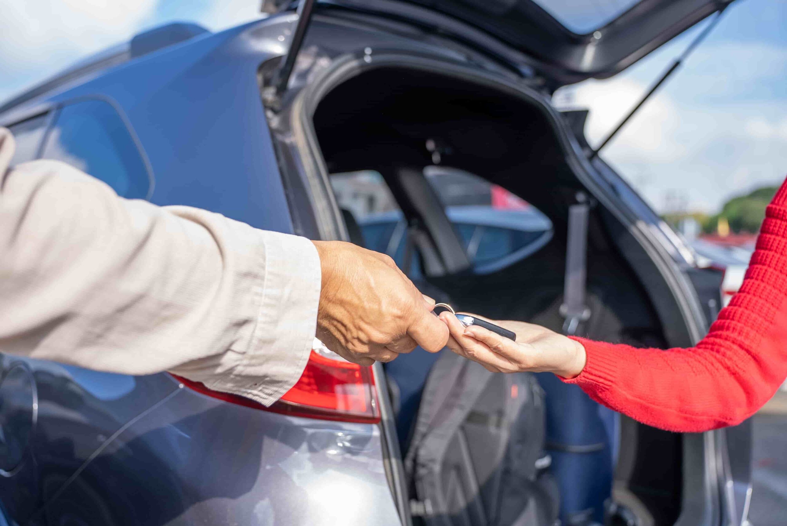 How to avoid late return charges when extending a car rental