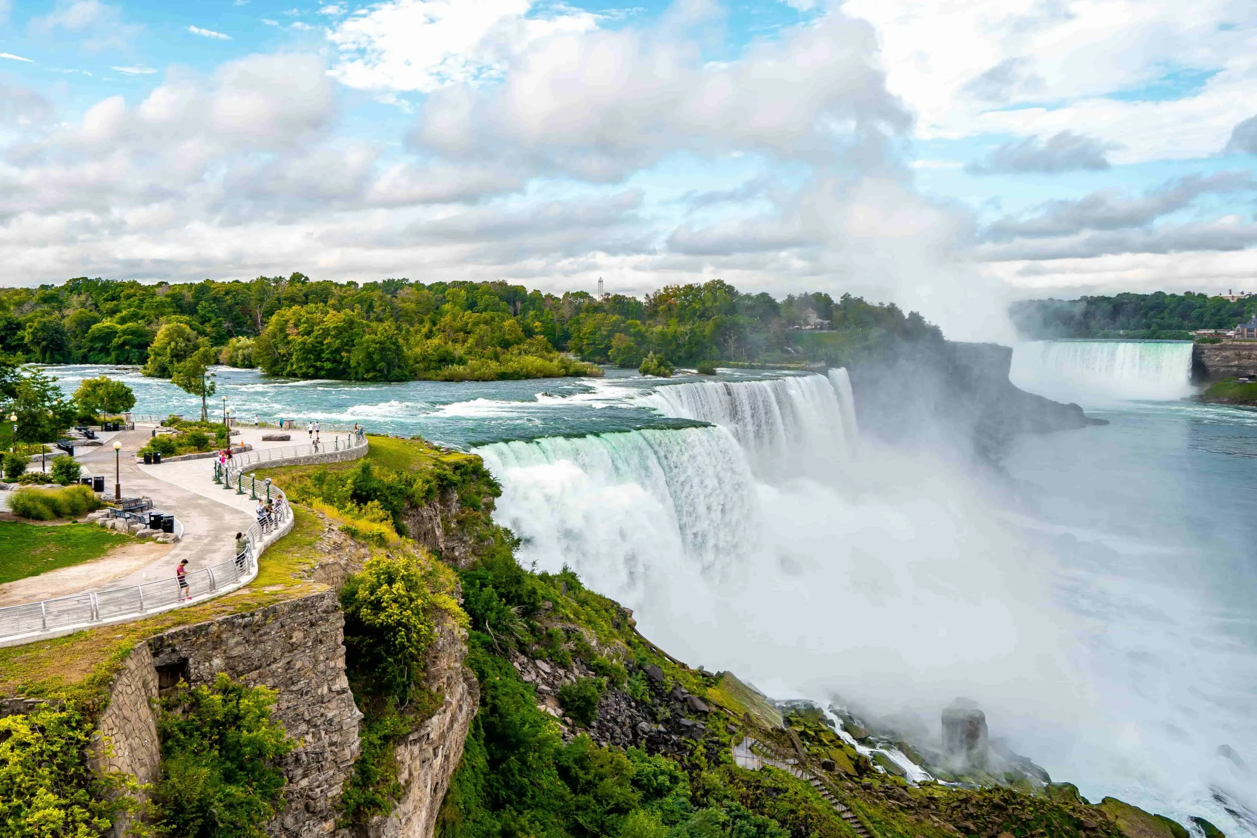 Best day trips from Toronto by car including Niagara Falls and Ontario destinations