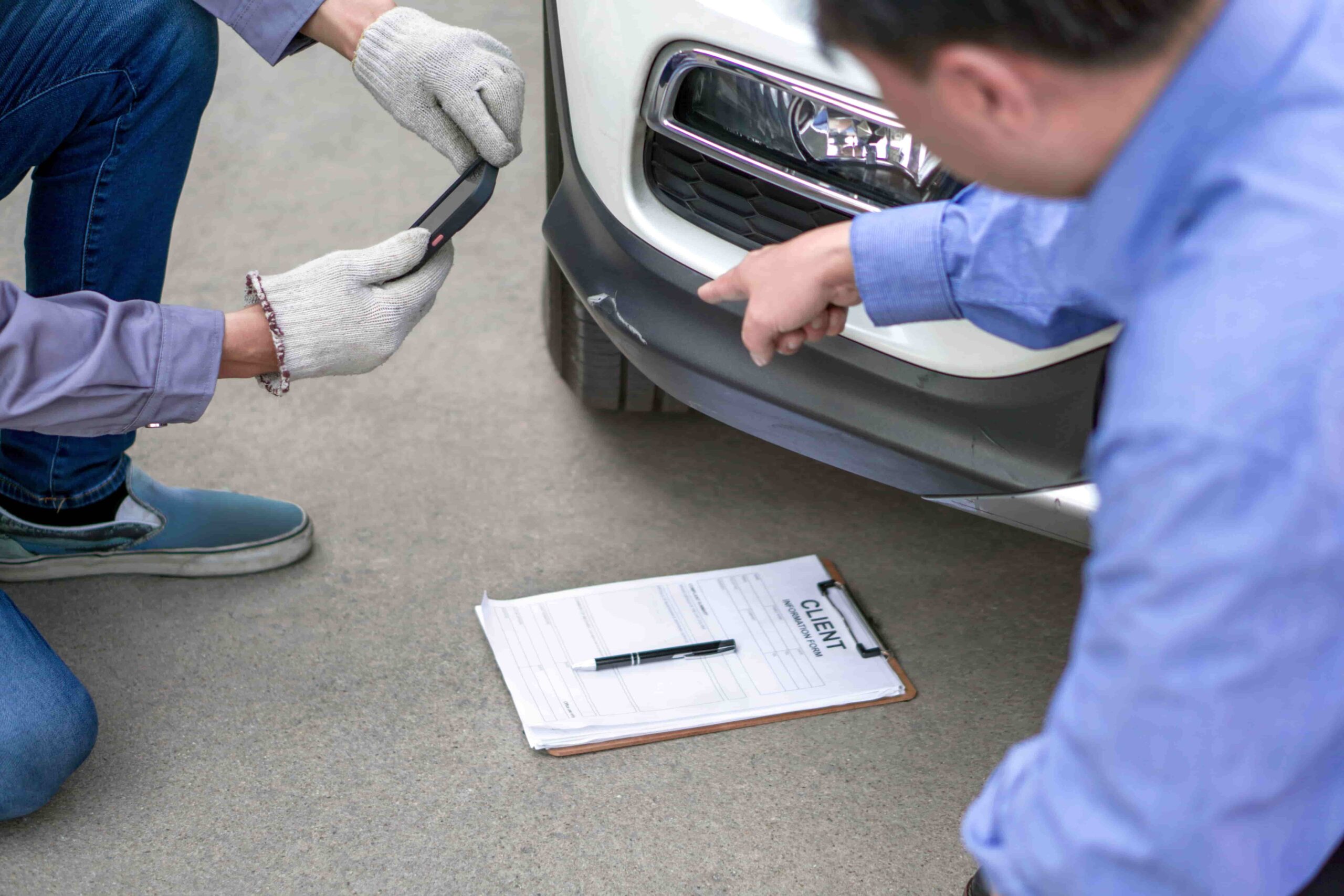 Inspecting and photographing a rental car before returning it