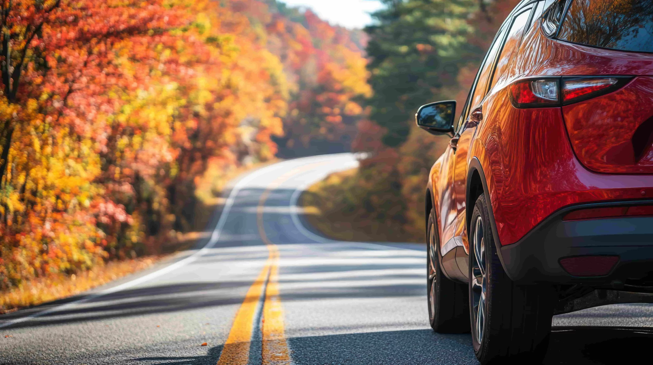 Scenic Niagara Parkway on a Niagara Falls road trip