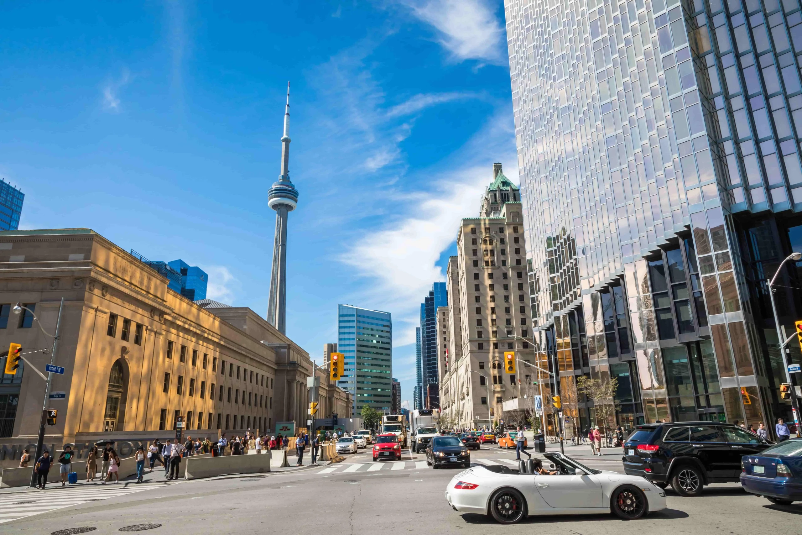 Weekend car rental deals with convenient airport and downtown pickup