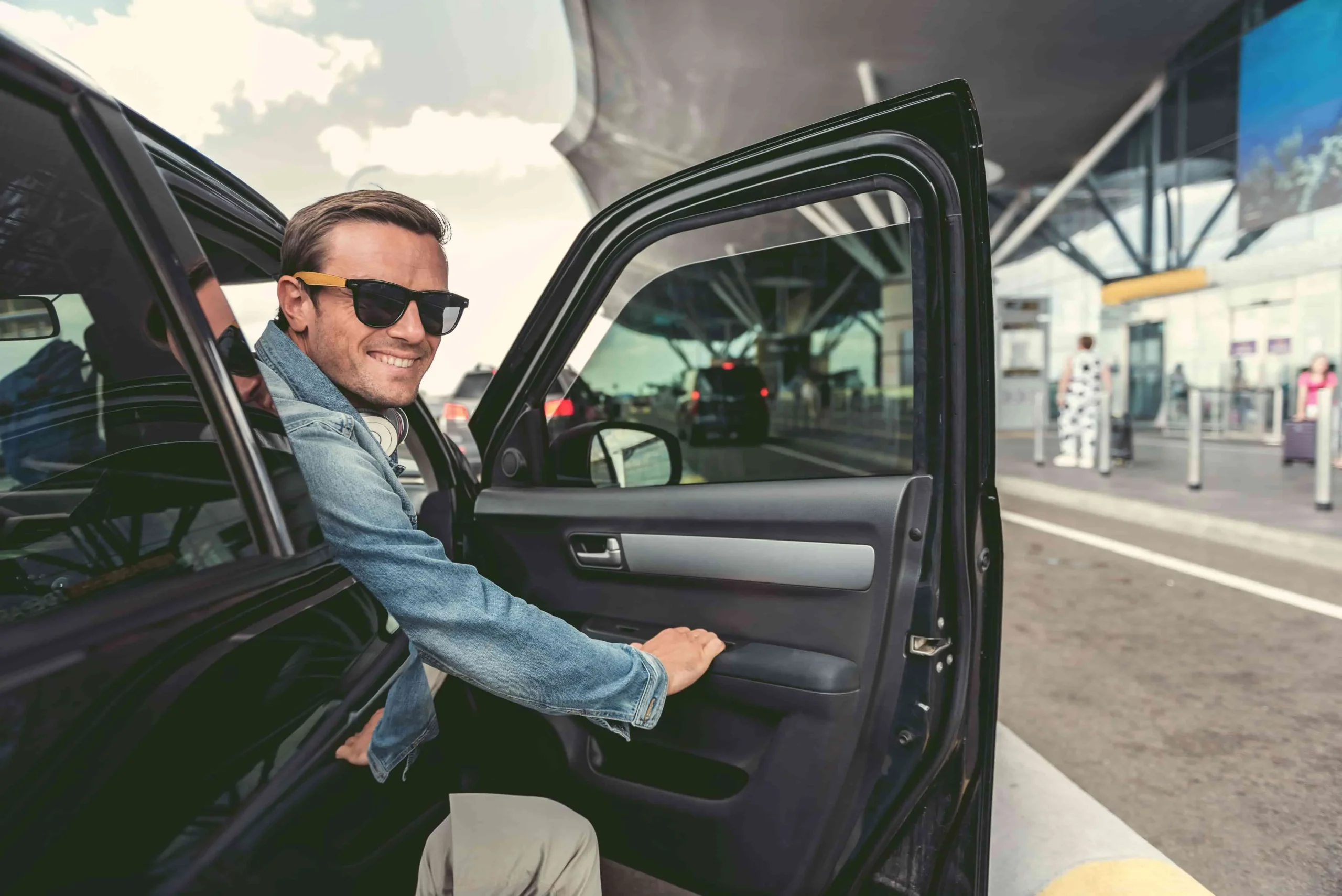 Last minute car rental deals for convenient airport and city travel