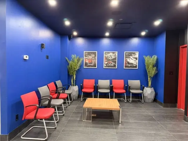 Customer waiting lounge at the Zoom Toronto Airport rental location